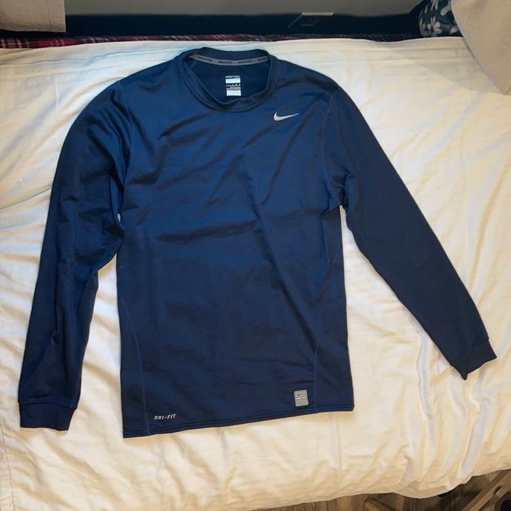 Nikepro fri fit, long sleeve tees size L